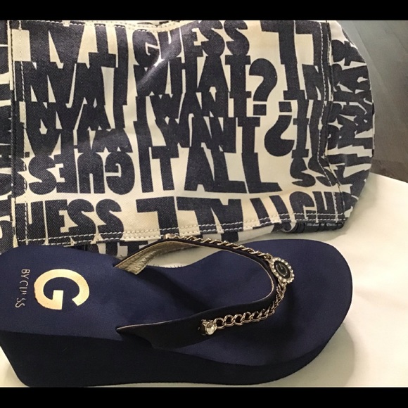 Guess Signature Canvas Tote Large - Picture 12 of 13